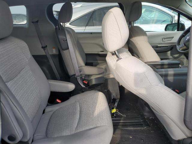 Photo 10 VIN: 5TDKRKEC0NS096598 - TOYOTA SIENNA LE 