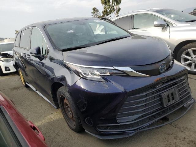 Photo 3 VIN: 5TDKRKEC0NS096598 - TOYOTA SIENNA LE 