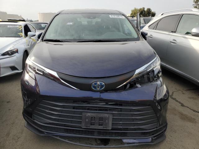 Photo 4 VIN: 5TDKRKEC0NS096598 - TOYOTA SIENNA LE 