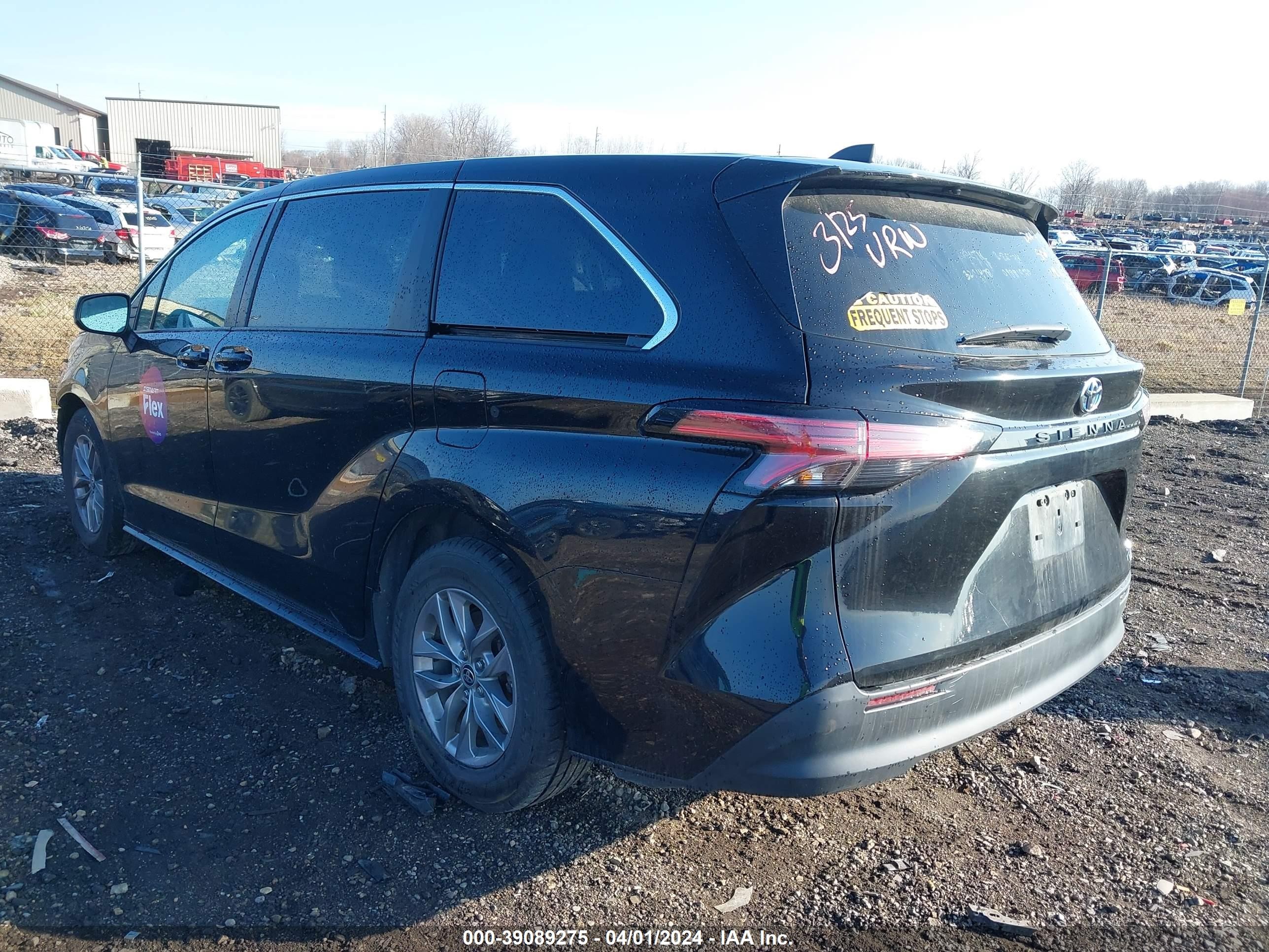 Photo 2 VIN: 5TDKRKEC0NS108040 - TOYOTA SIENNA 