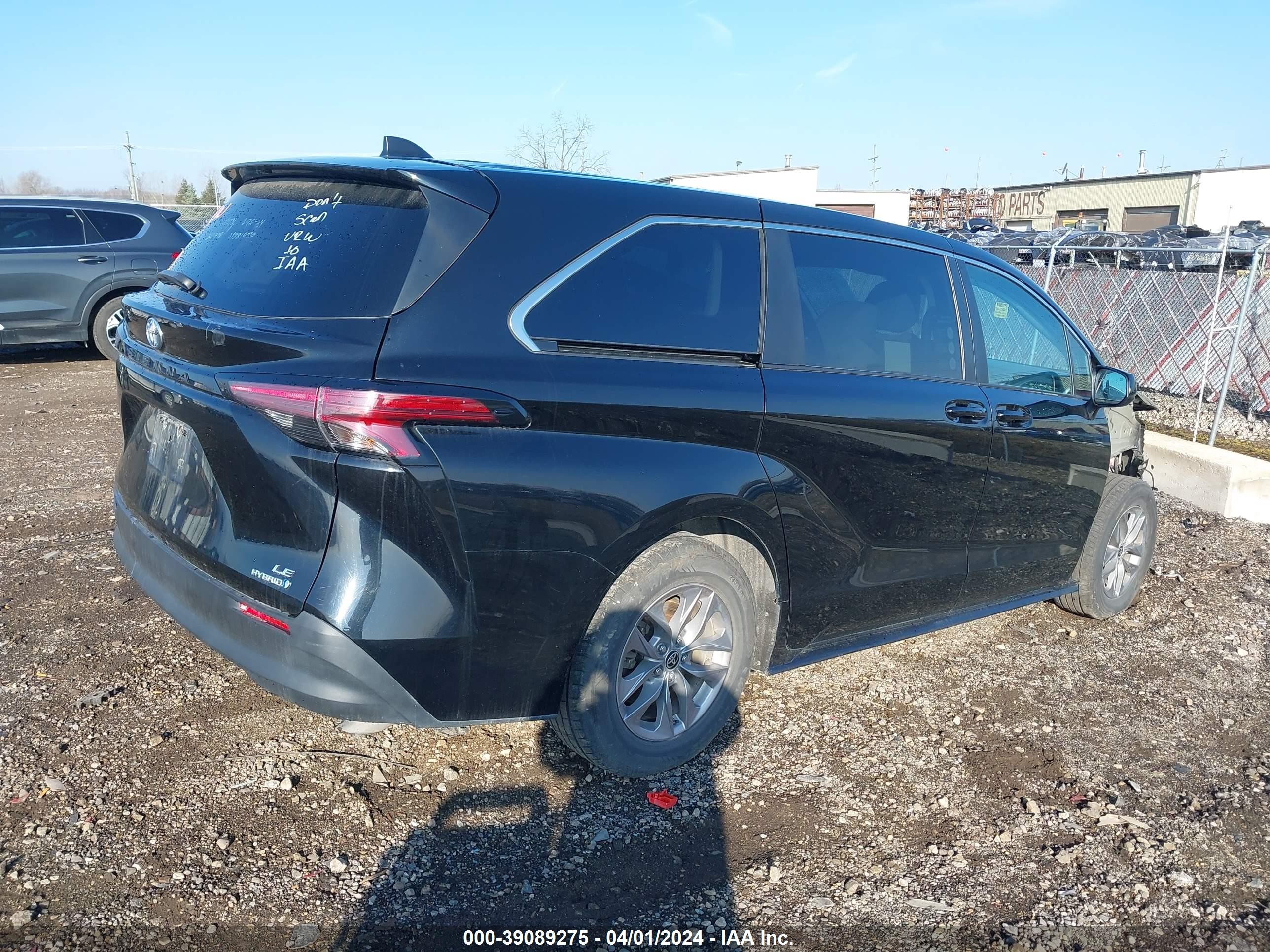 Photo 3 VIN: 5TDKRKEC0NS108040 - TOYOTA SIENNA 