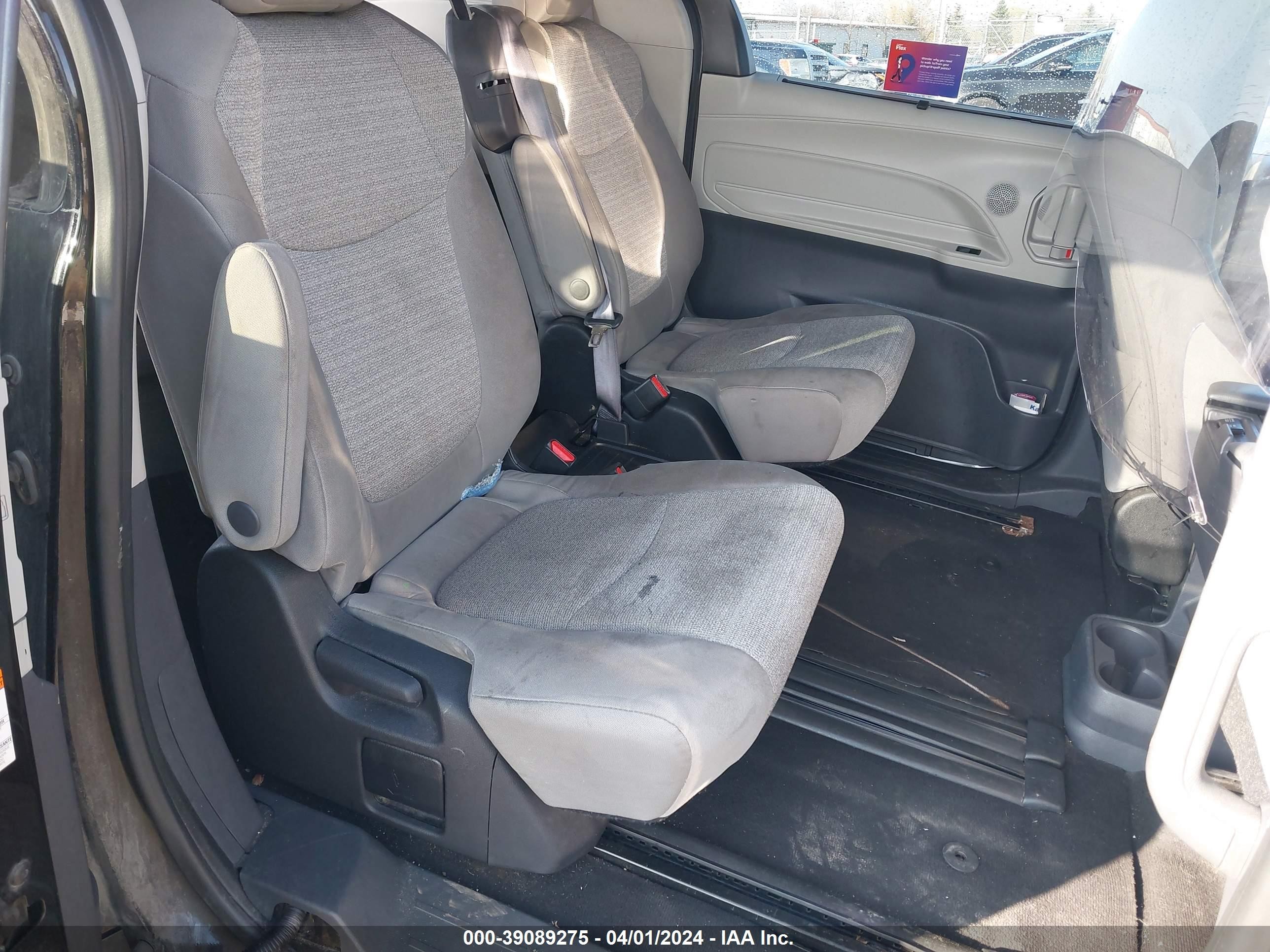 Photo 7 VIN: 5TDKRKEC0NS108040 - TOYOTA SIENNA 