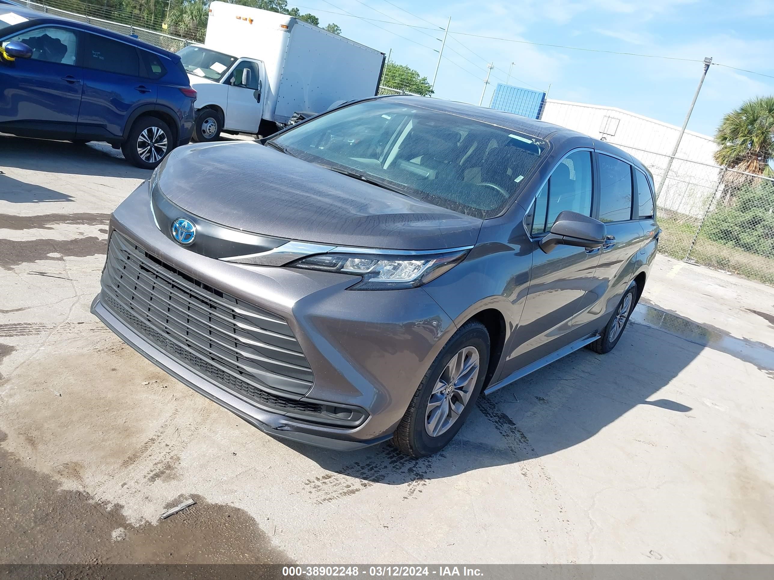 Photo 1 VIN: 5TDKRKEC0PS165759 - TOYOTA SIENNA 