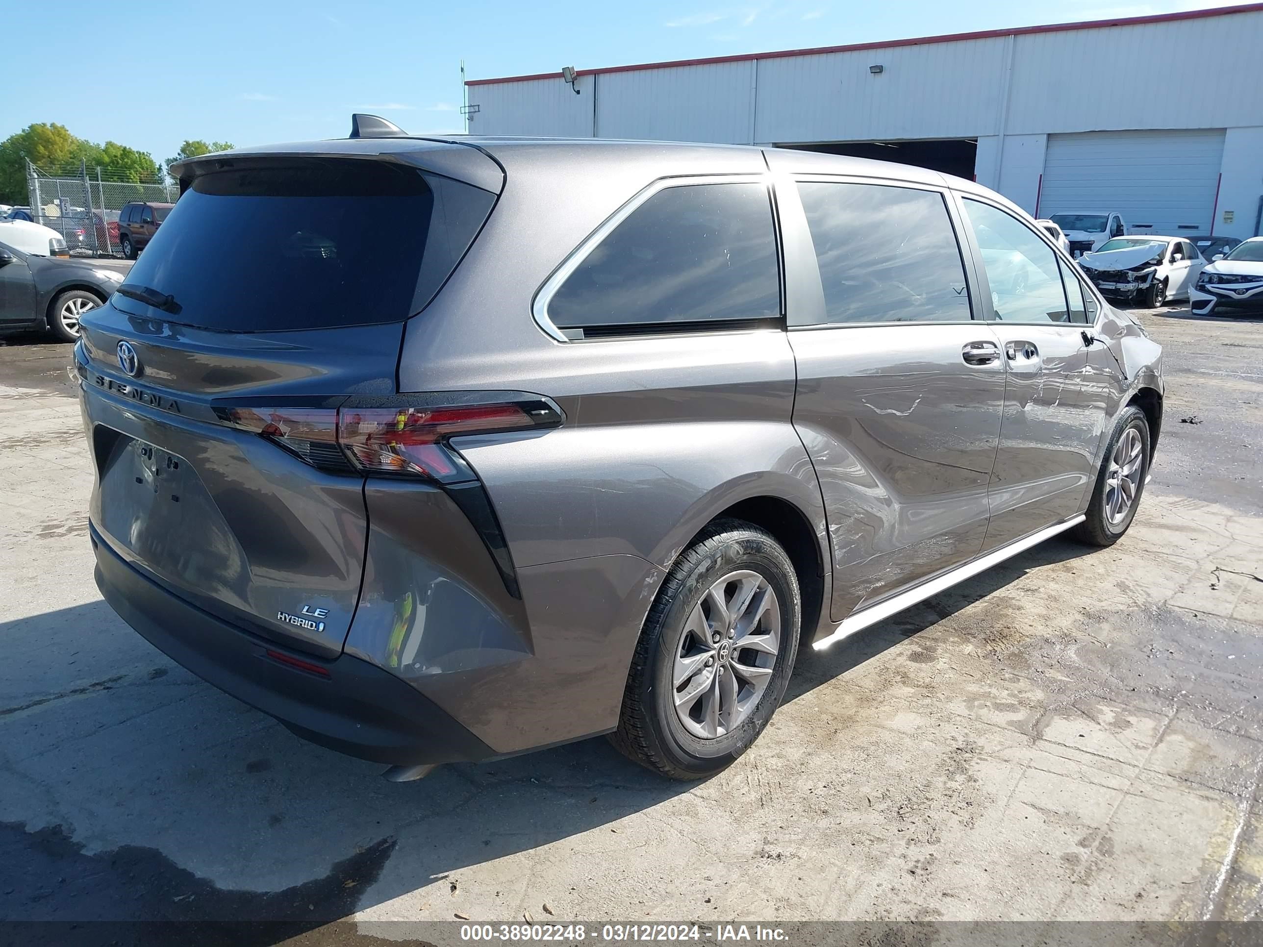 Photo 3 VIN: 5TDKRKEC0PS165759 - TOYOTA SIENNA 