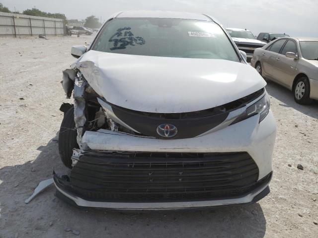 Photo 4 VIN: 5TDKRKEC1MS030625 - TOYOTA SIENNA LE 