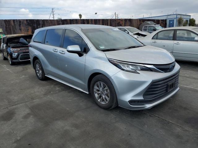 Photo 3 VIN: 5TDKRKEC1NS105826 - TOYOTA SIENNA LE 