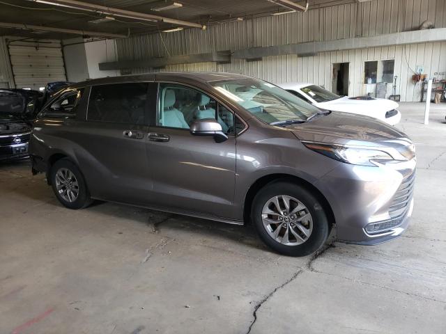 Photo 3 VIN: 5TDKRKEC1NS121833 - TOYOTA SIENNA LE 