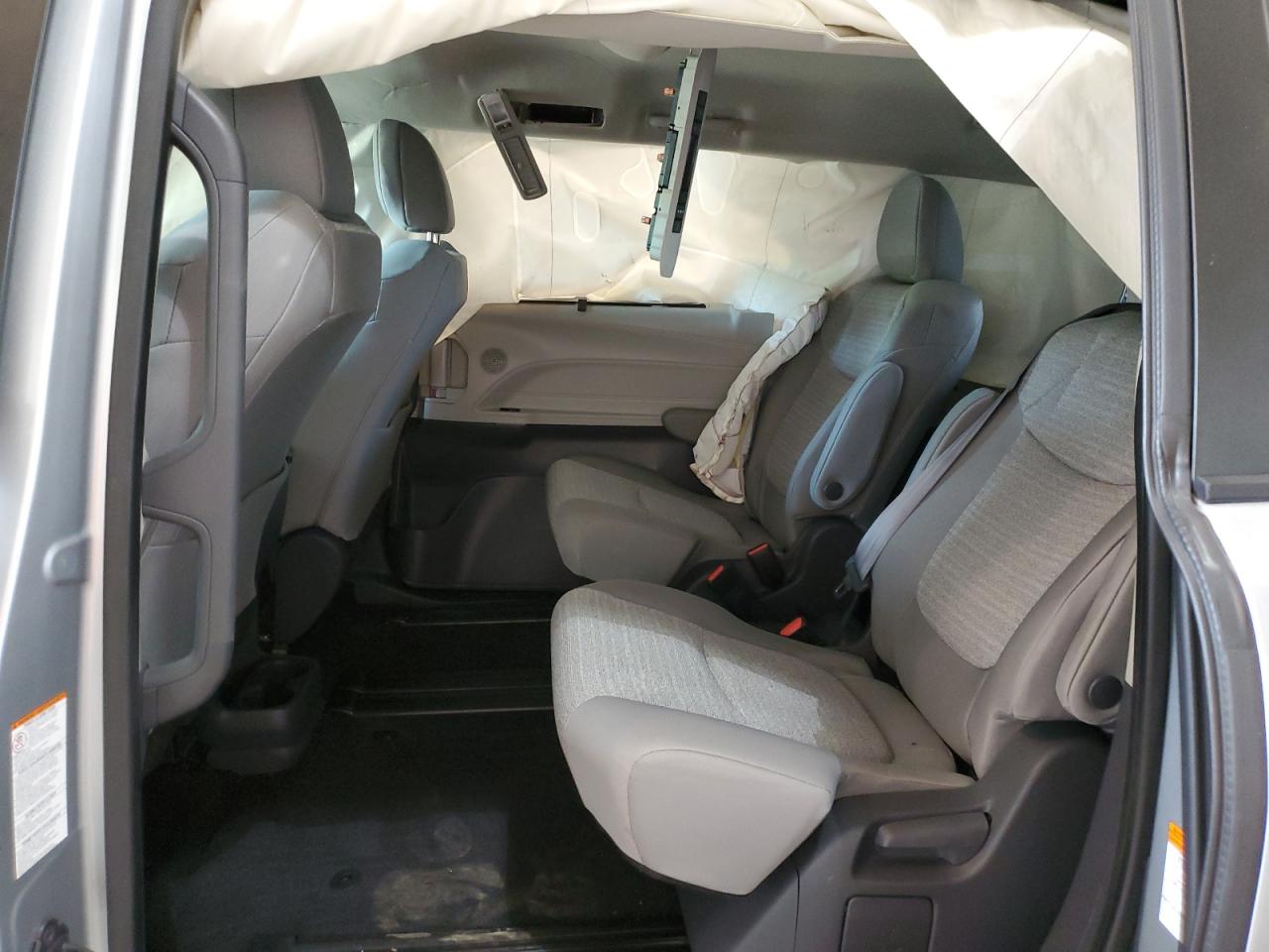 Photo 10 VIN: 5TDKRKEC2MS023196 - TOYOTA SIENNA 