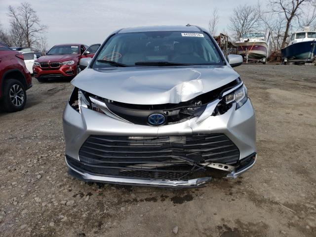 Photo 4 VIN: 5TDKRKEC2MS063567 - TOYOTA SIENNA LE 