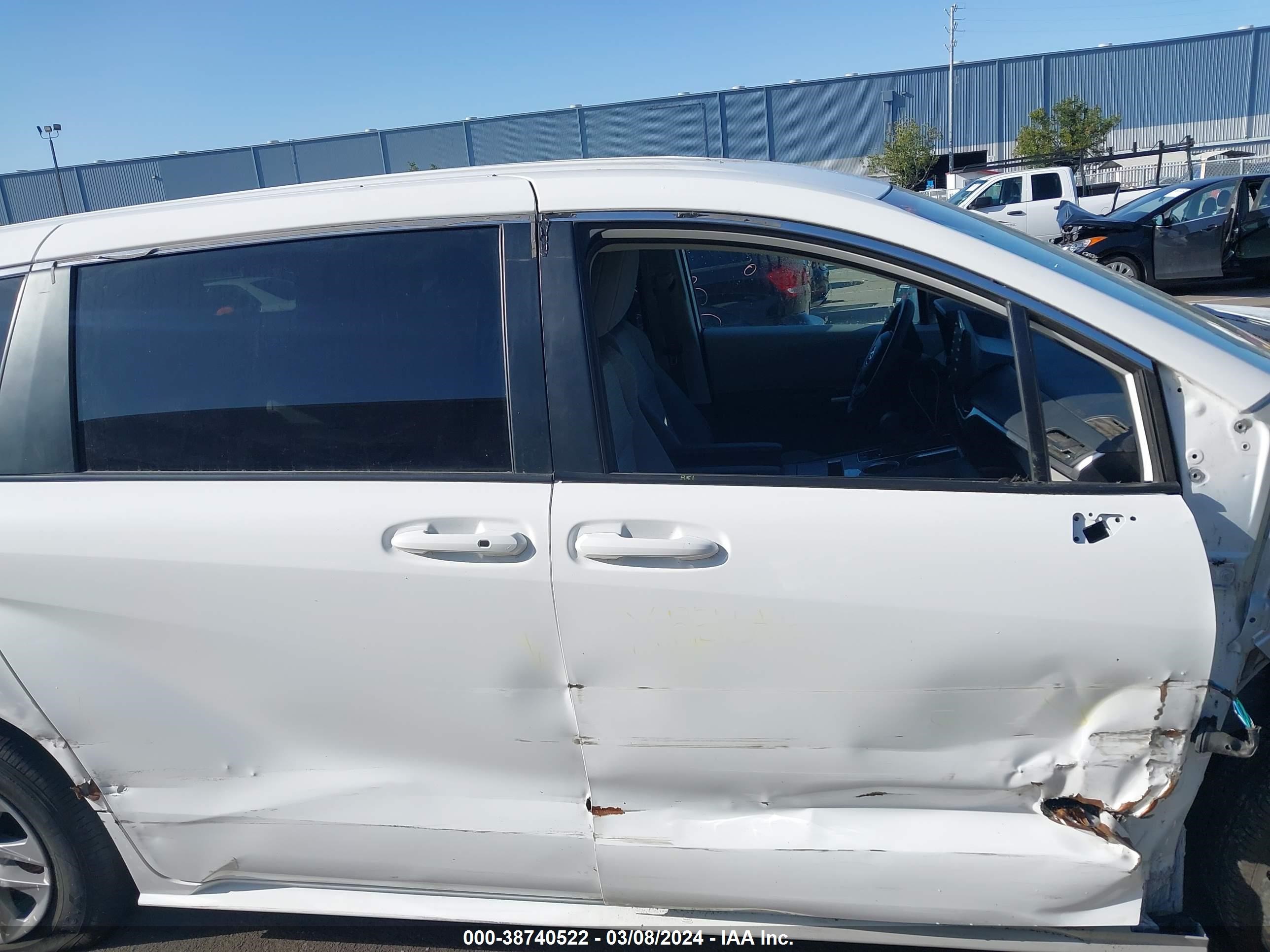 Photo 13 VIN: 5TDKRKEC2NS076210 - TOYOTA SIENNA 