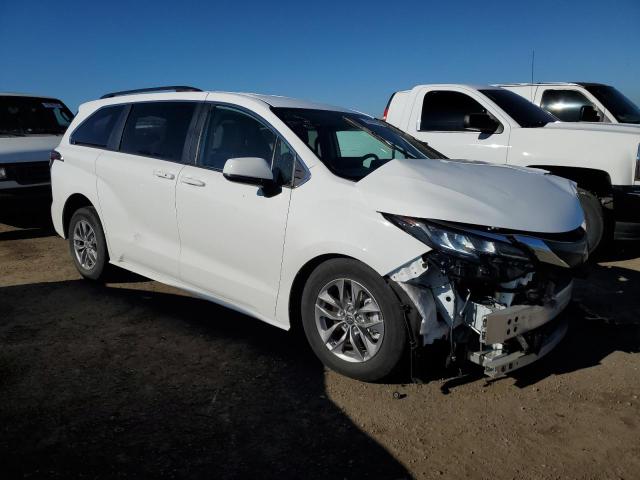 Photo 3 VIN: 5TDKRKEC2NS103096 - TOYOTA SIENNA LE 