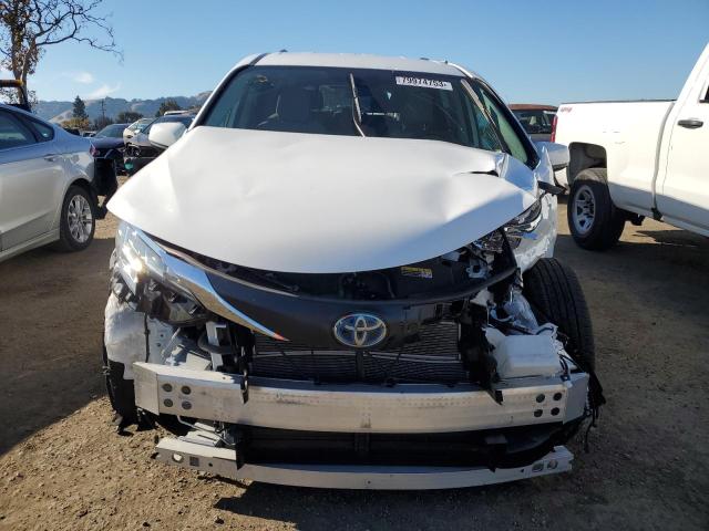 Photo 4 VIN: 5TDKRKEC2NS103096 - TOYOTA SIENNA LE 