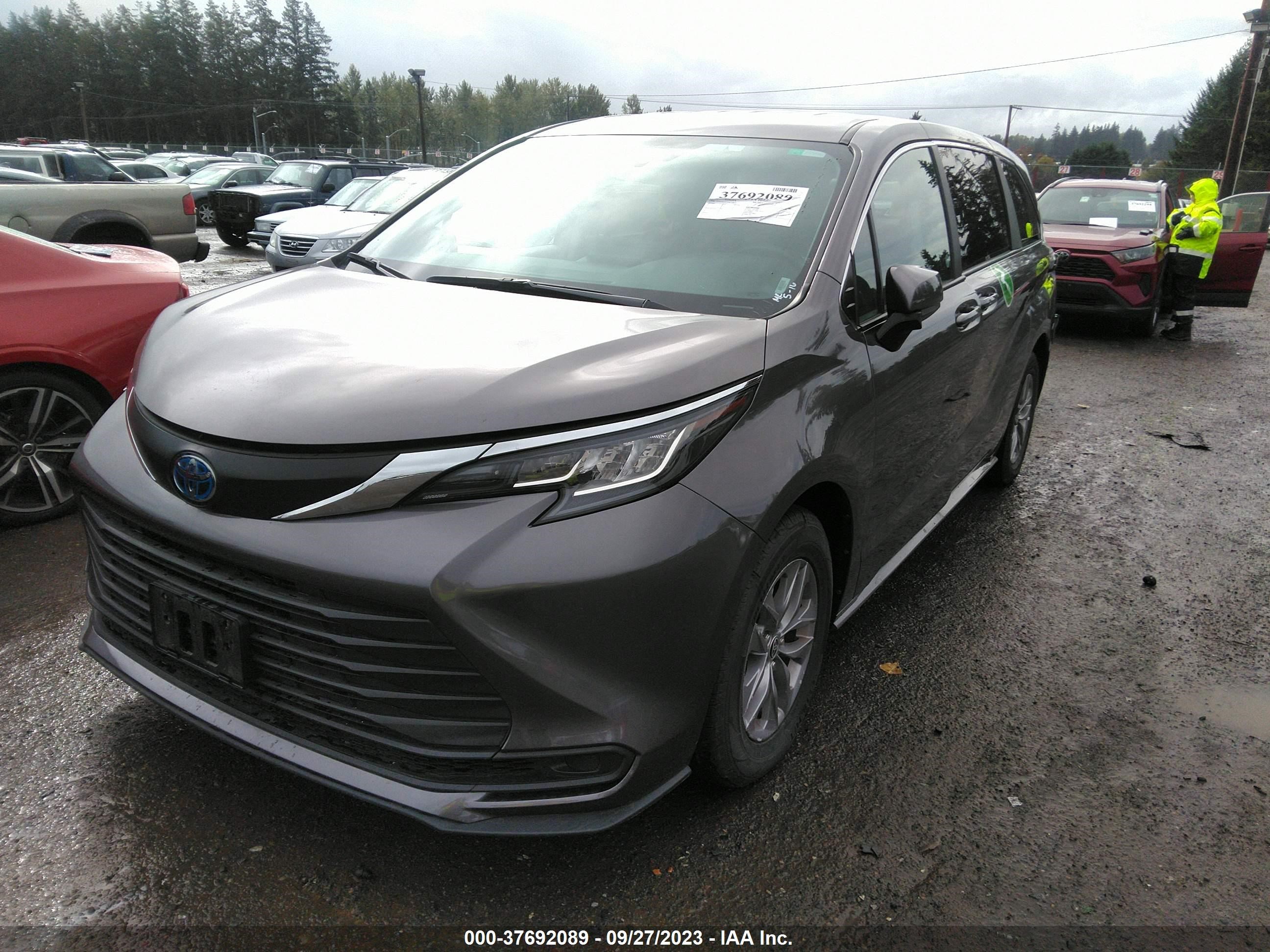 Photo 1 VIN: 5TDKRKEC2NS116852 - TOYOTA SIENNA 