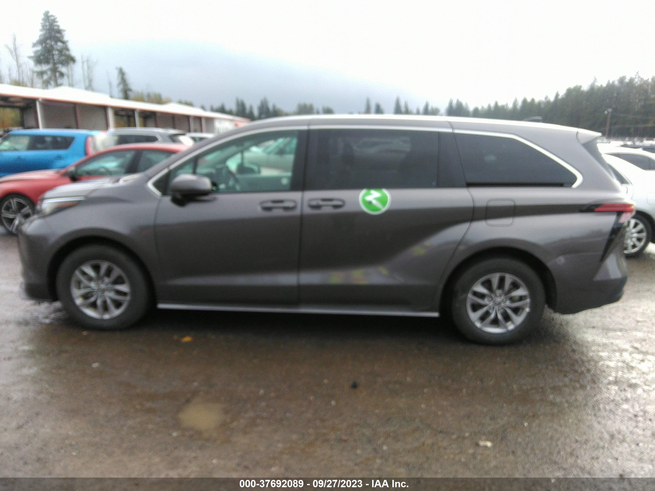 Photo 13 VIN: 5TDKRKEC2NS116852 - TOYOTA SIENNA 