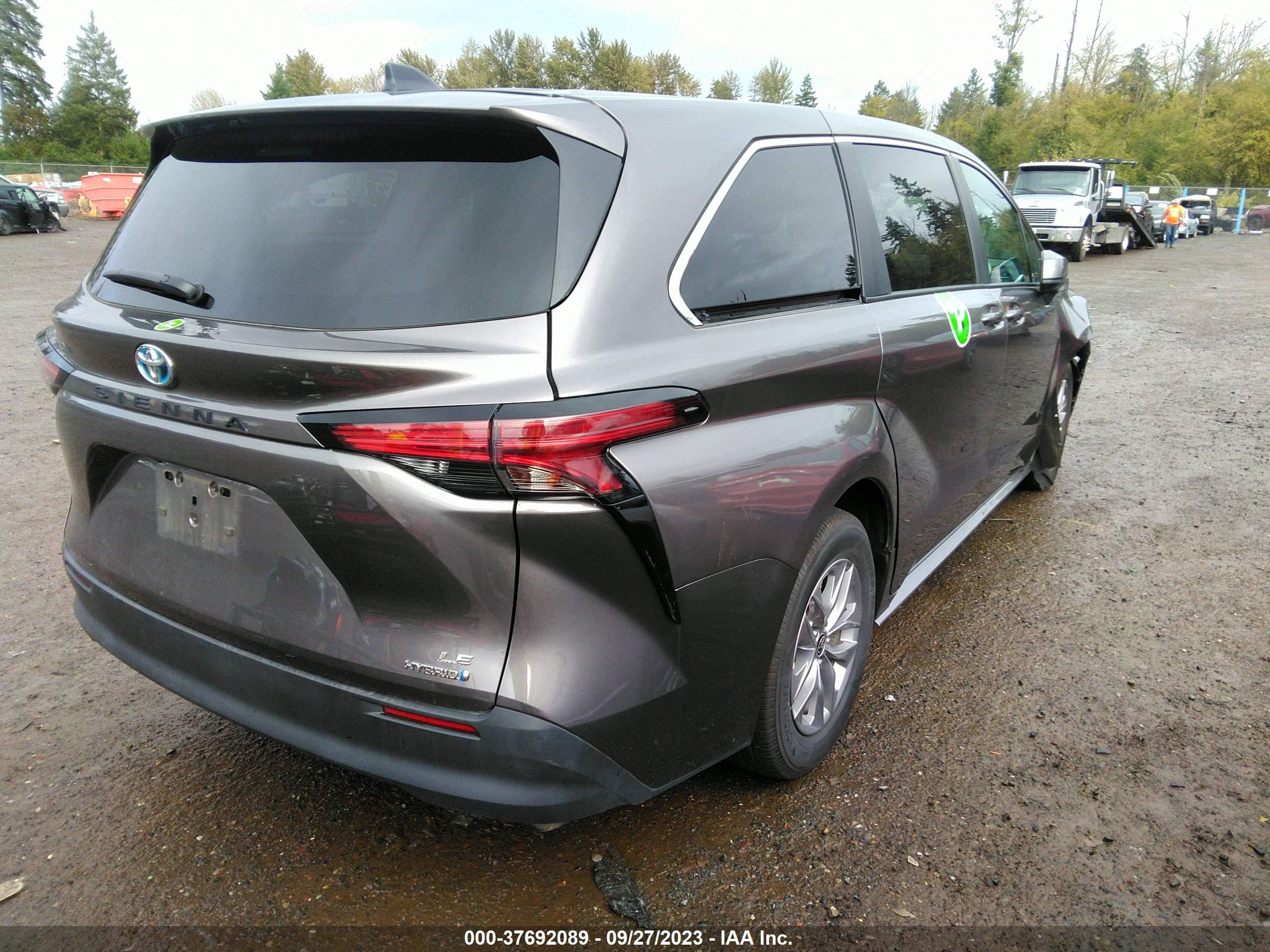 Photo 3 VIN: 5TDKRKEC2NS116852 - TOYOTA SIENNA 