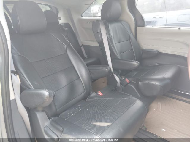 Photo 7 VIN: 5TDKRKEC2NS130346 - TOYOTA SIENNA 