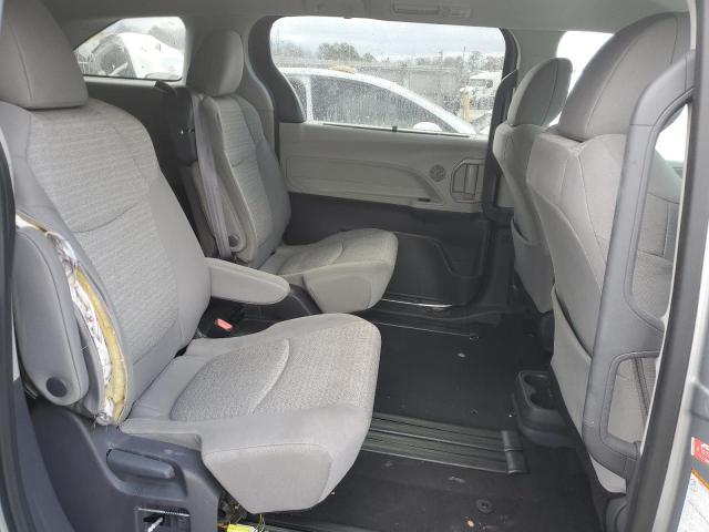 Photo 10 VIN: 5TDKRKEC3MS017052 - TOYOTA SIENNA LE 