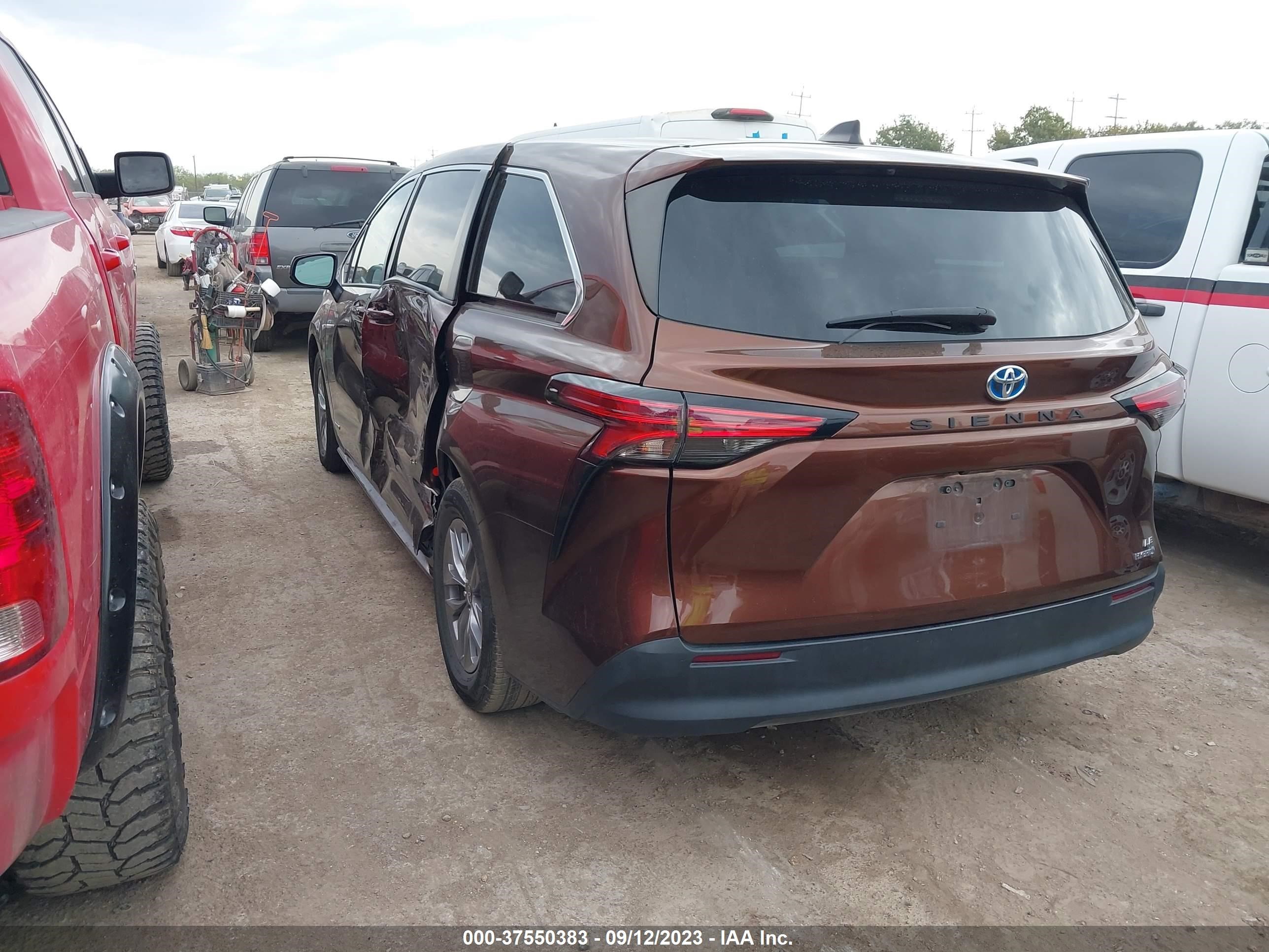 Photo 2 VIN: 5TDKRKEC3MS036734 - TOYOTA SIENNA 