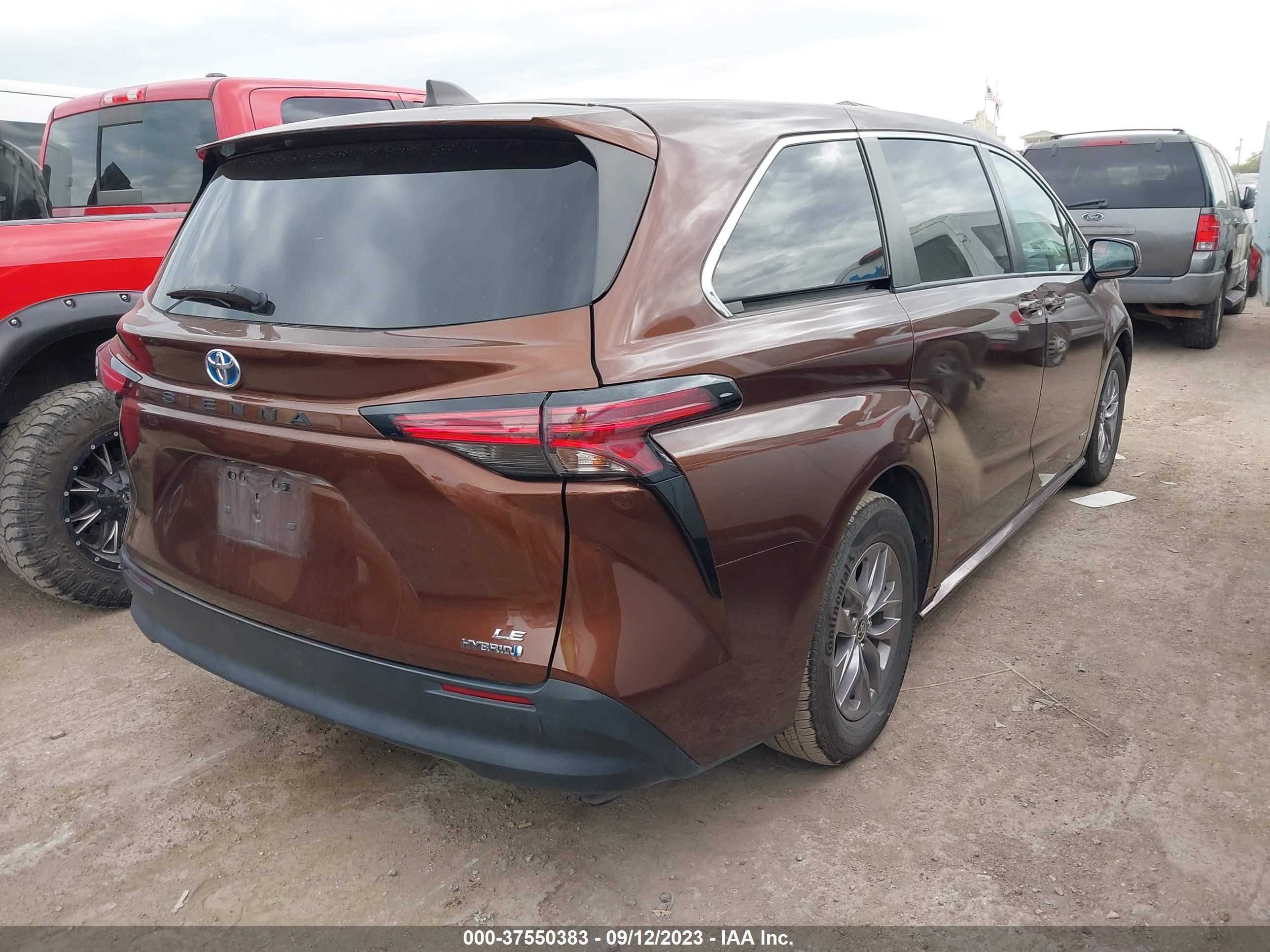 Photo 3 VIN: 5TDKRKEC3MS036734 - TOYOTA SIENNA 