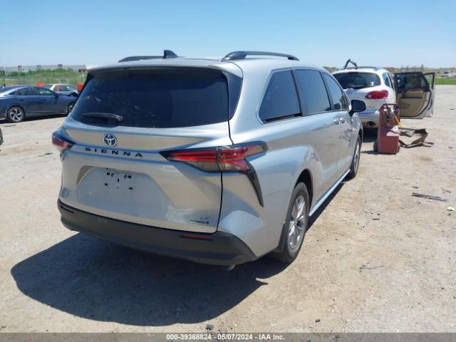 Photo 3 VIN: 5TDKRKEC3NS129853 - TOYOTA SIENNA 