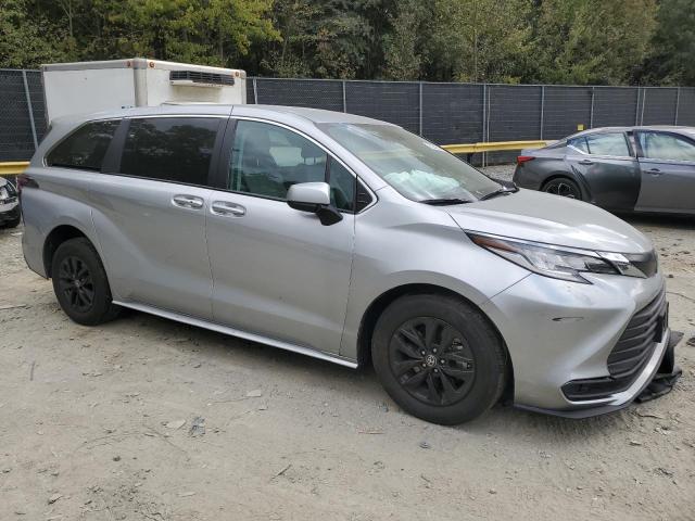 Photo 3 VIN: 5TDKRKEC3PS158479 - TOYOTA SIENNA LE 