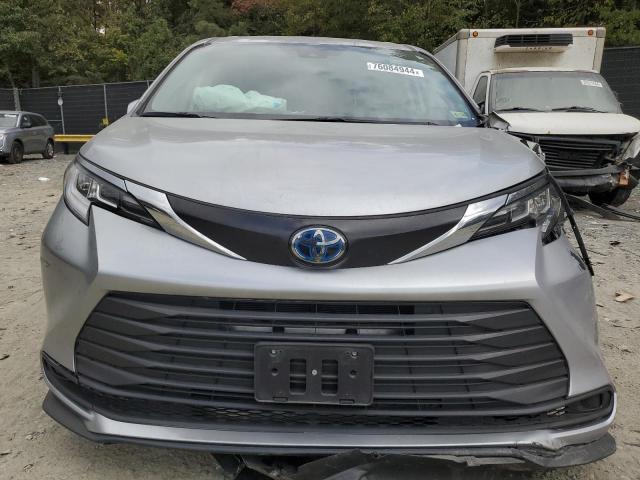 Photo 4 VIN: 5TDKRKEC3PS158479 - TOYOTA SIENNA LE 