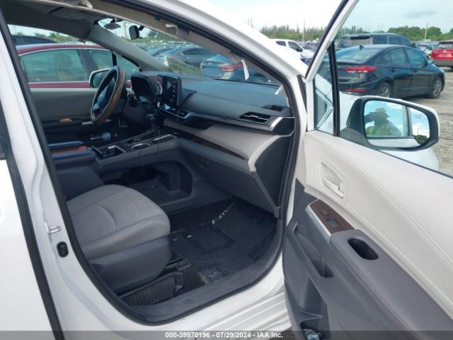 Photo 4 VIN: 5TDKRKEC4MS047287 - TOYOTA SIENNA 