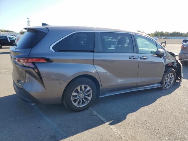 Photo 2 VIN: 5TDKRKEC4NS081005 - TOYOTA SIENNA LE 