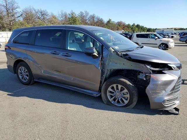 Photo 3 VIN: 5TDKRKEC4NS081005 - TOYOTA SIENNA LE 