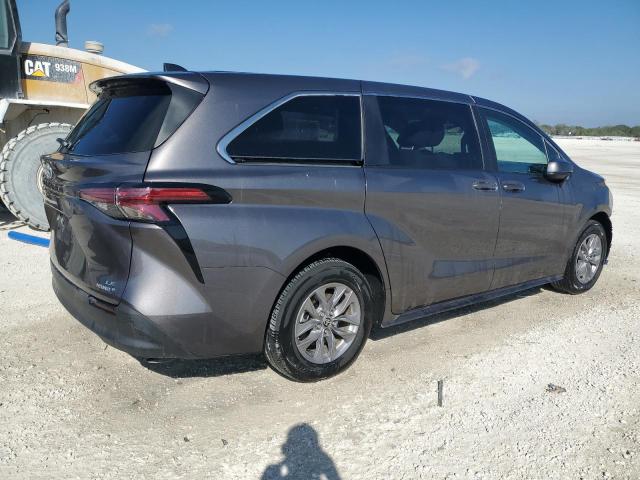 Photo 2 VIN: 5TDKRKEC4NS100846 - TOYOTA SIENNA LE 