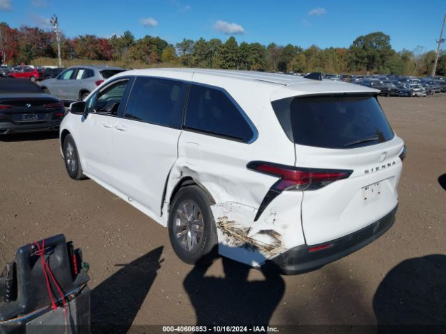 Photo 2 VIN: 5TDKRKEC4NS101057 - TOYOTA SIENNA 