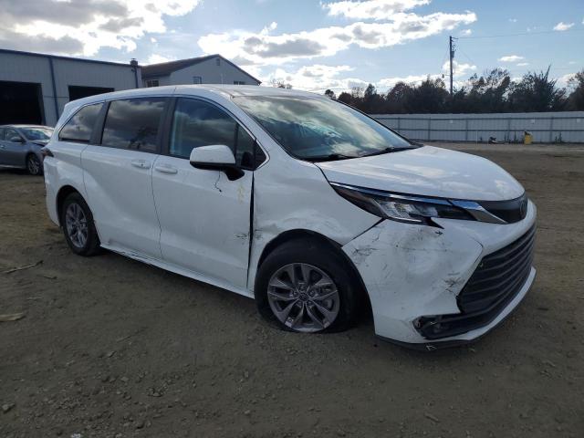 Photo 3 VIN: 5TDKRKEC4NS111085 - TOYOTA SIENNA LE 