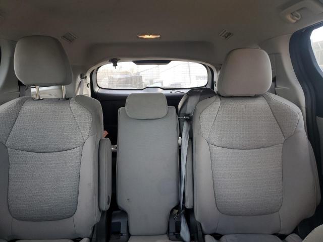 Photo 9 VIN: 5TDKRKEC4NS111085 - TOYOTA SIENNA LE 