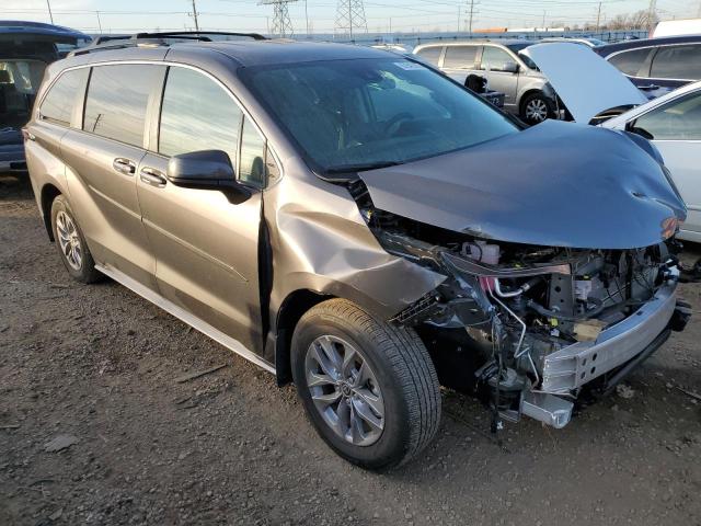 Photo 3 VIN: 5TDKRKEC4NS118733 - TOYOTA SIENNA LE 