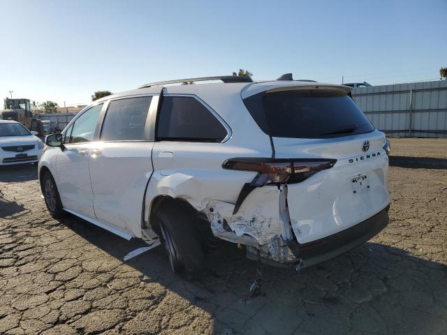 Photo 1 VIN: 5TDKRKEC4PS142386 - TOYOTA SIENNA LE 