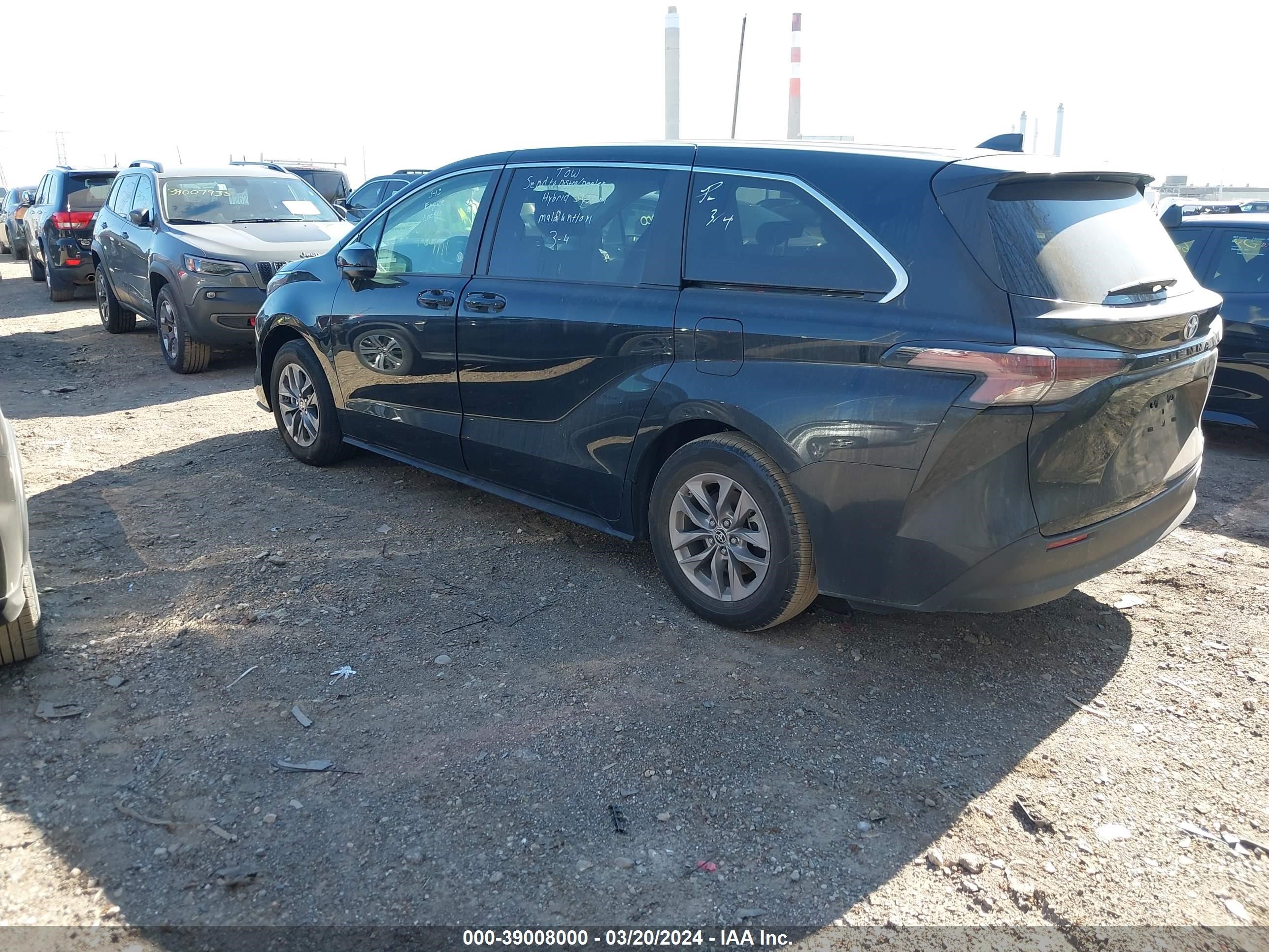 Photo 2 VIN: 5TDKRKEC4PS167417 - TOYOTA SIENNA 