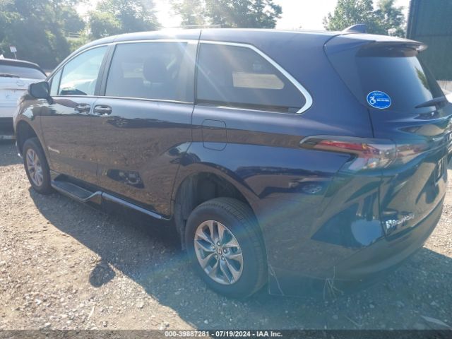 Photo 2 VIN: 5TDKRKEC4RS184804 - TOYOTA SIENNA LE 