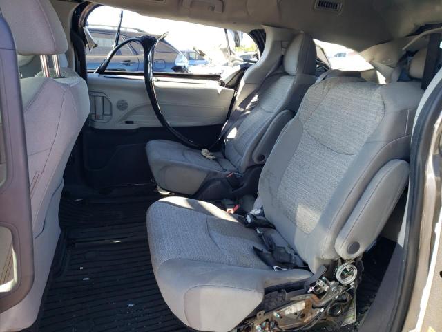 Photo 10 VIN: 5TDKRKEC5MS071663 - TOYOTA SIENNA LE 