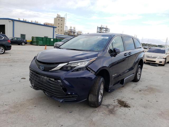 Photo 1 VIN: 5TDKRKEC5NS099545 - TOYOTA SIENNA LE 