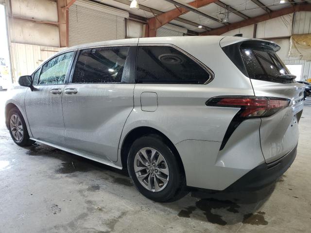 Photo 1 VIN: 5TDKRKEC5NS117056 - TOYOTA SIENNA LE 