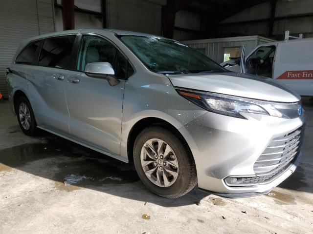 Photo 3 VIN: 5TDKRKEC5NS117056 - TOYOTA SIENNA LE 