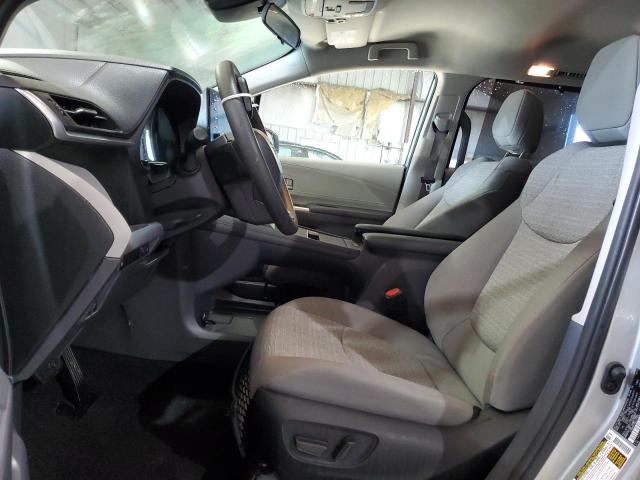 Photo 6 VIN: 5TDKRKEC5NS117056 - TOYOTA SIENNA LE 