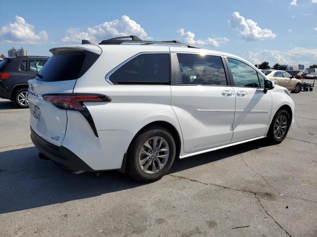 Photo 2 VIN: 5TDKRKEC5NS129725 - TOYOTA SIENNA LE 