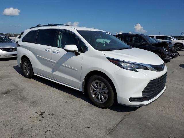 Photo 3 VIN: 5TDKRKEC5NS129725 - TOYOTA SIENNA LE 