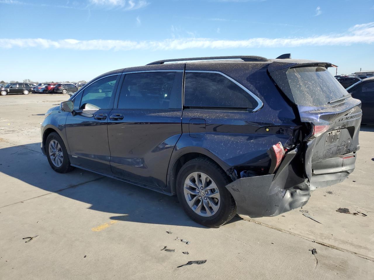 Photo 1 VIN: 5TDKRKEC7MS018379 - TOYOTA SIENNA LE 