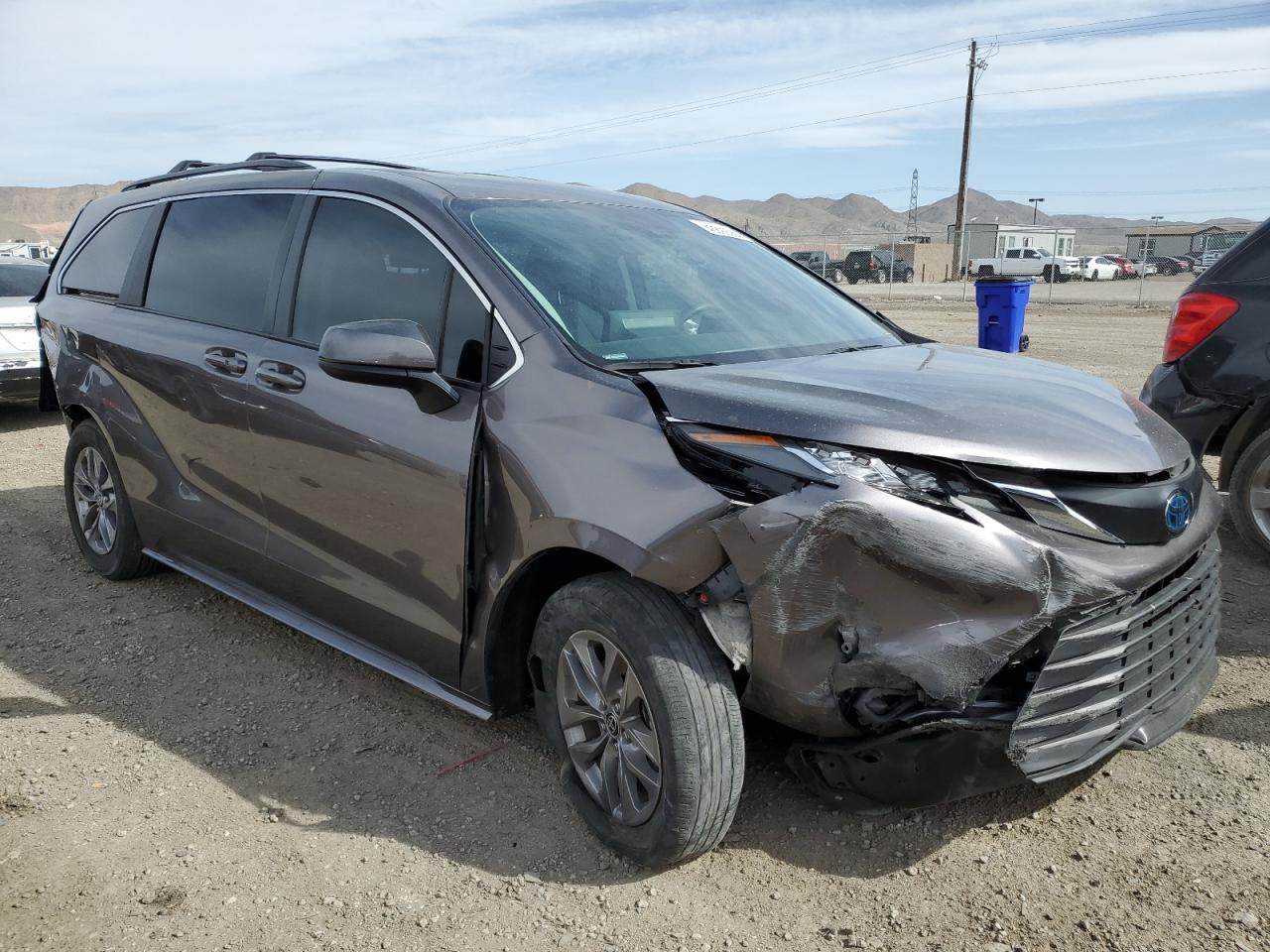 Photo 3 VIN: 5TDKRKEC7NS084366 - TOYOTA SIENNA 