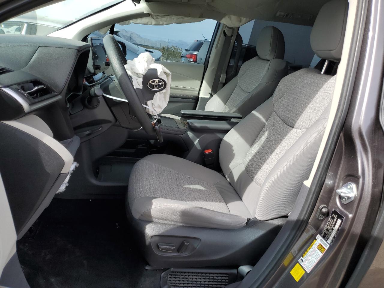 Photo 6 VIN: 5TDKRKEC7NS084366 - TOYOTA SIENNA 