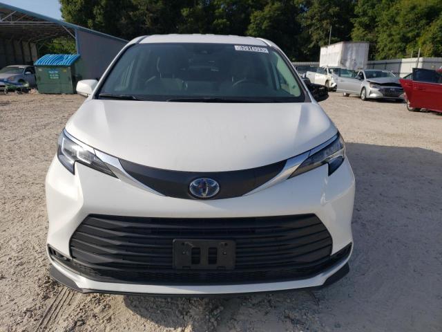 Photo 4 VIN: 5TDKRKEC7NS100954 - TOYOTA SIENNA LE 