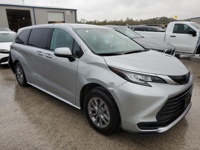 Photo 3 VIN: 5TDKRKEC7PS152782 - TOYOTA SIENNA LE 