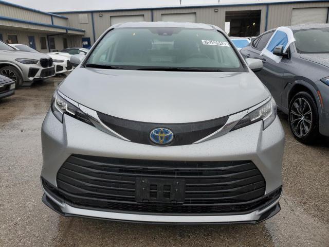 Photo 4 VIN: 5TDKRKEC7PS152782 - TOYOTA SIENNA LE 